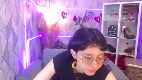 Snapshot of mooncharlotte chatting on 11.06.25 Charlotte online show from 11.06.25