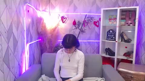 Snapshot of mooncharlotte chatting on 11.07.25 Charlotte online show from 11.07.25