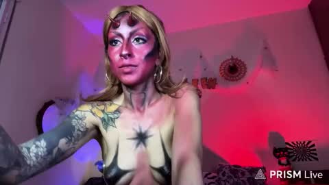 Snapshot of mooncinna chatting on 10.28.25 Cinna online show from 10.28.25