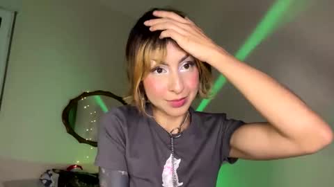 Snapshot of mooncinna chatting on 11.19.25 Cinna online show from 11.19.25