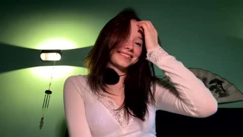Snapshot of moonfaced_ chatting on 04.01.26 Ann online show from 04.01.26