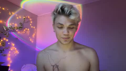 Snapshot of moonflamek chatting on 12.22.25 moonflamek online show from 12.22.25