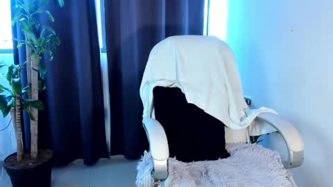 Snapshot of moonie_baddie31 chatting on 10.15.25 moonie_baddie31 online show from 10.15.25