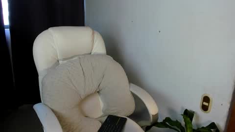 Snapshot of moonie_baddie31 chatting on 10.20.25 moonie_baddie31 online show from 10.20.25