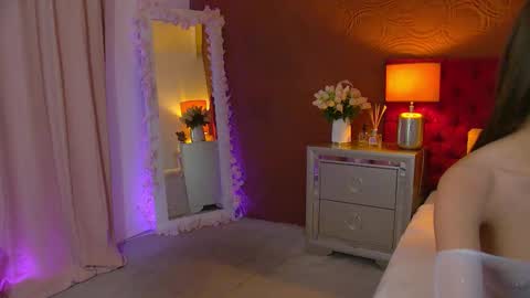 moonligt_iris online show from 11.26.25