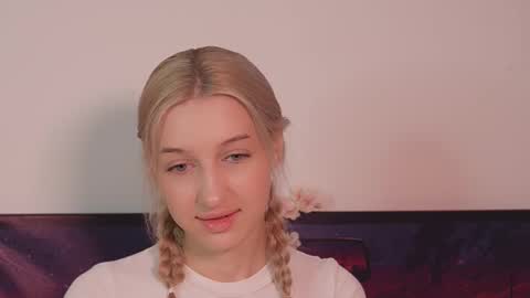 moonliora online show from 11.30.25