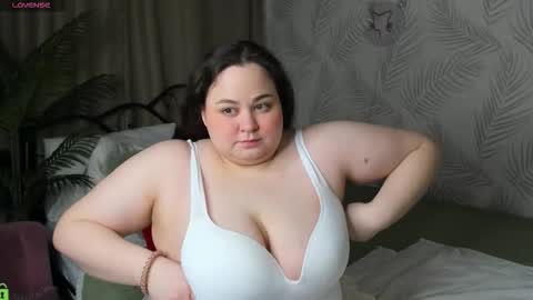 Snapshot of moonlitadele chatting on 03.04.26 Adele online show from 03.04.26