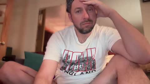 Snapshot of moony__ chatting on 01.12.25 Moon online show from 01.12.25