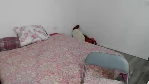 Snapshot of mora2414 chatting on 11.10.25 mora2414 online show from 11.10.25