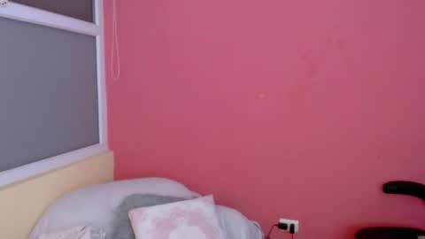 Snapshot of mora_haze chatting on 09.19.25 Mora Haze 3 online show from 09.19.25