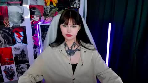 Snapshot of morana_batt chatting on 10.03.25 Morana online show from 10.03.25