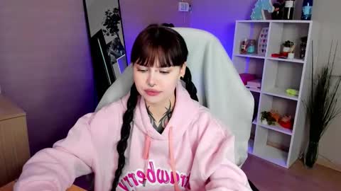 Snapshot of morana_batt chatting on 10.11.25 Morana online show from 10.11.25