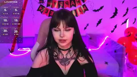 Snapshot of morana_batt chatting on 10.28.25 Morana online show from 10.28.25