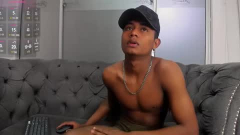 Snapshot of morenitodigno chatting on 10.20.25 Mmorenito online show from 10.20.25