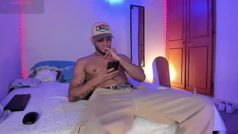 Snapshot of morenosiam chatting on 10.19.25 morenosiam online show from 10.19.25