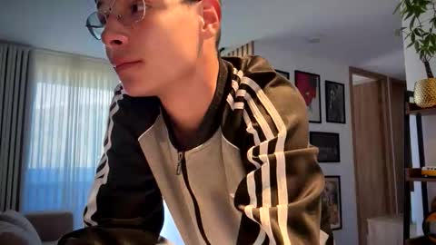   online show from 10.05.25