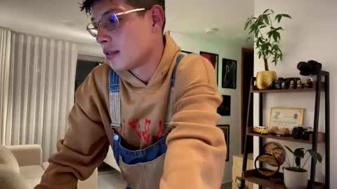   online show from 10.10.25