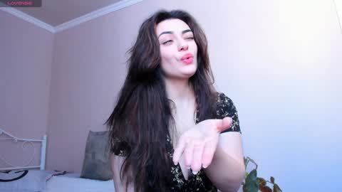 Snapshot of moroccan_diamond_ chatting on 01.11.25 Medina online show from 01.11.25