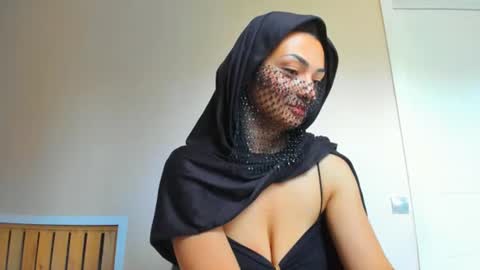 Snapshot of moroccan_diamond_ chatting on 06.20.26 Medina online show from 06.20.26