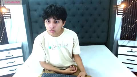 Snapshot of mortelle_ chatting on 11.01.25 MORTELLE online show from 11.01.25