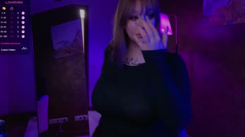 Snapshot of morvelyn chatting on 10.10.25 morvelyn online show from 10.10.25