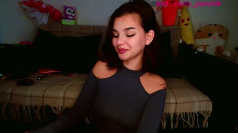 Snapshot of moto_ponchik chatting on 09.13.25 Kris online show from 09.13.25