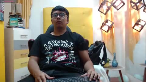 Snapshot of mou_fly chatting on 09.15.25 Mou Fly online show from 09.15.25