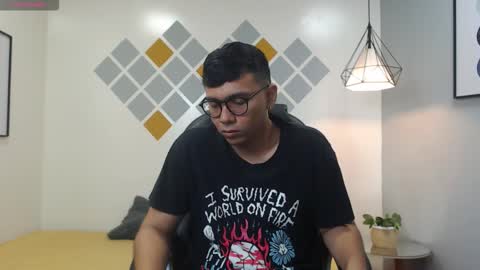 Snapshot of mou_fly chatting on 09.22.25 Mou Fly online show from 09.22.25