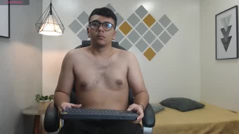 Snapshot of mou_fly chatting on 09.25.25 Mou Fly online show from 09.25.25