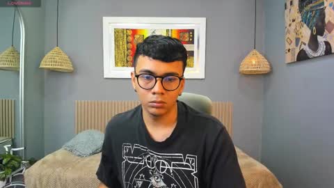 Snapshot of mou_fly chatting on 09.29.25 Mou Fly online show from 09.29.25