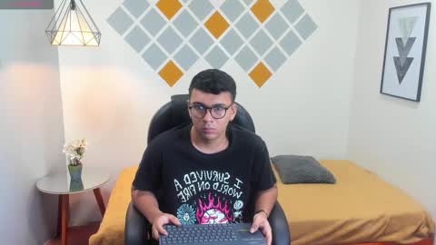 Snapshot of mou_fly chatting on 09.30.25 Mou Fly online show from 09.30.25