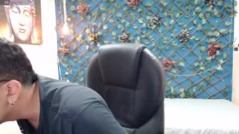 Snapshot of mou_fly chatting on 10.05.25 Mou Fly online show from 10.05.25