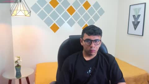 Snapshot of mou_fly chatting on 10.07.25 Mou Fly online show from 10.07.25