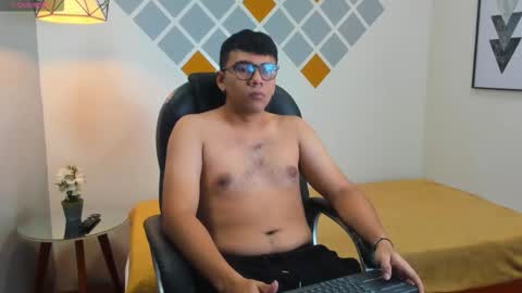 Snapshot of mou_fly chatting on 10.10.25 Mou Fly online show from 10.10.25