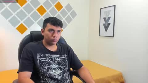 Snapshot of mou_fly chatting on 10.11.25 Mou Fly online show from 10.11.25