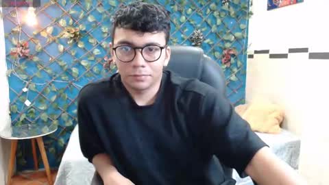 Snapshot of mou_fly chatting on 10.18.25 Mou Fly online show from 10.18.25