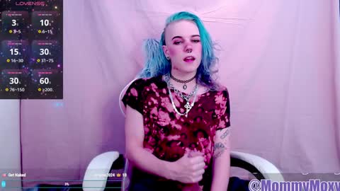 Snapshot of moxynverve chatting on 01.11.25 Moxy online show from 01.11.25