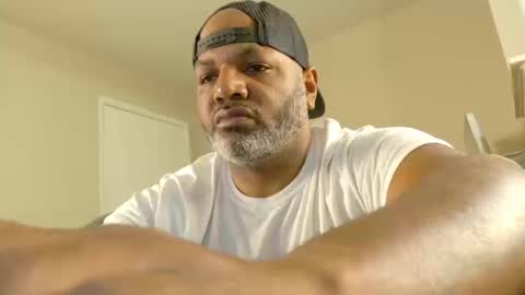 Snapshot of mr6ray chatting on 10.11.25 mr6ray online show from 10.11.25