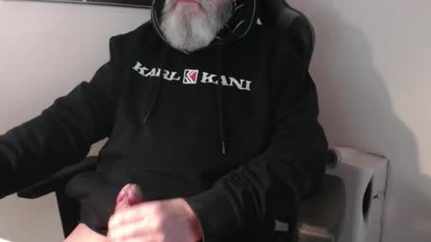 mr_boombastic2021 online show from 12.18.25