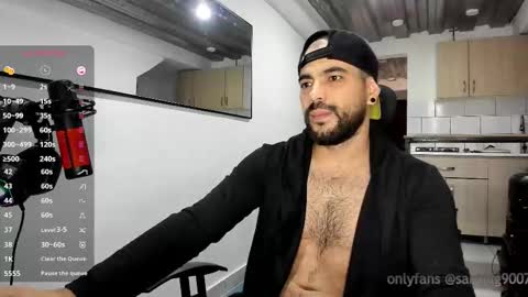 Snapshot of mr_chr1s chatting on 10.12.25 chris online show from 10.12.25