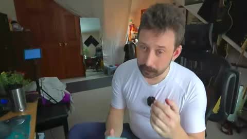 Snapshot of mr_foxxy chatting on 02.01.25 ninko online show from 02.01.25