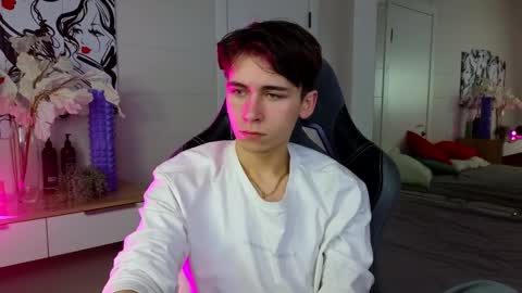 Snapshot of mr_lucky_guy chatting on 02.08.25 Kris online show from 02.08.25