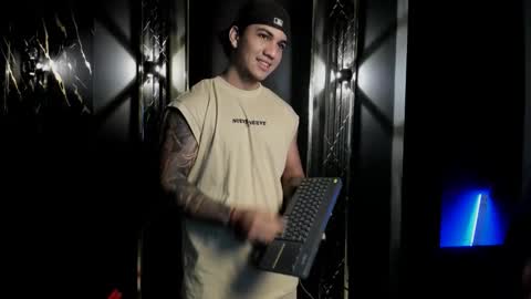 mr_maximo online show from 10.18.25