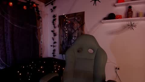 MIKEE online show from 10.15.25