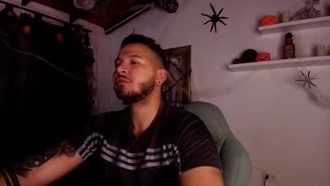 MIKEE online show from 10.20.25