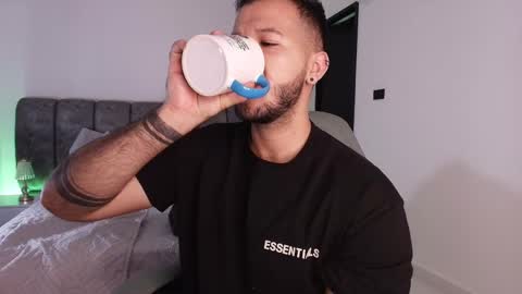 MIKEE online show from 11.08.25