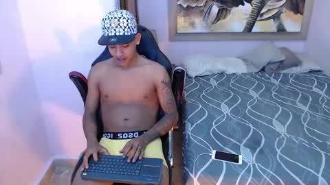 Snapshot of mr_stiven_ chatting on 03.08.25 mr_stiven_ online show from 03.08.25