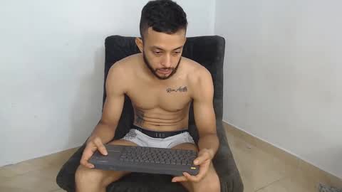 mr_wlopez013 online show from 09.13.25