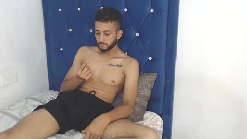 mr_wlopez013 online show from 09.15.25
