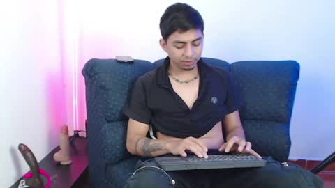 Snapshot of mralpha_latino chatting on 04.25.26 Alpha LATINO online show from 04.25.26